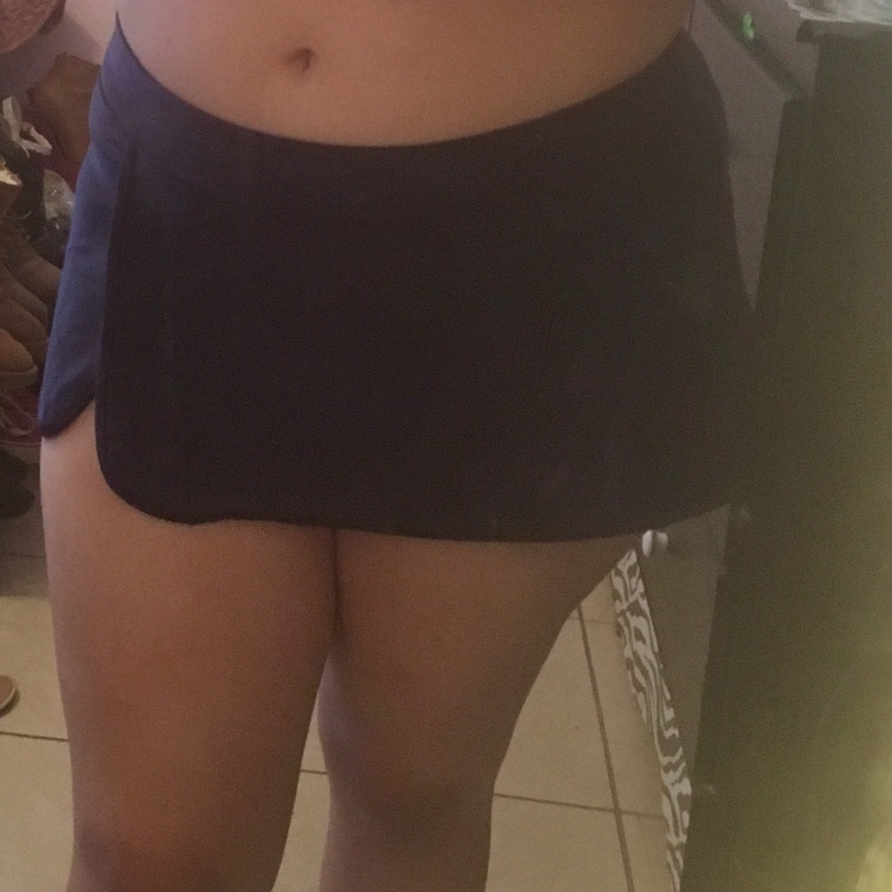Jaclyn Smith navy swim shorts